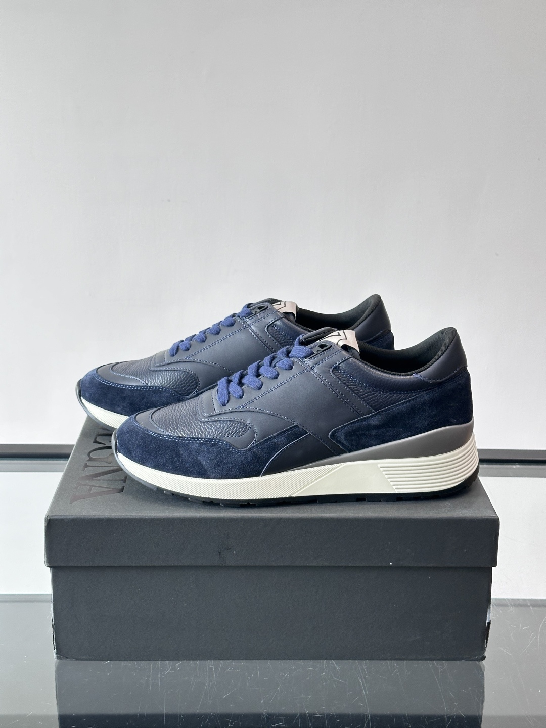 杰尼亚男士休闲鞋，牛皮➕麂皮拼接，麂皮质感超有质感！厚底设计增高又舒适，日常通勤、休闲都能轻松驾驭✨。系