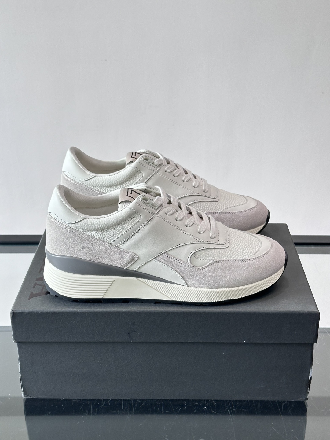 杰尼亚男士休闲鞋，牛皮➕麂皮拼接，麂皮质感超有质感！厚底设计增高又舒适，日常通勤、休闲都能轻松驾驭✨。系