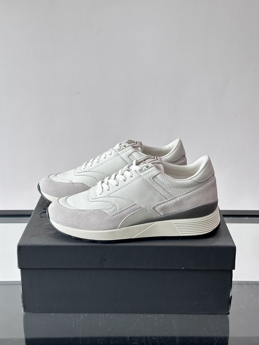 杰尼亚男士休闲鞋，牛皮➕麂皮拼接，麂皮质感超有质感！厚底设计增高又舒适，日常通勤、休闲都能轻松驾驭✨。系