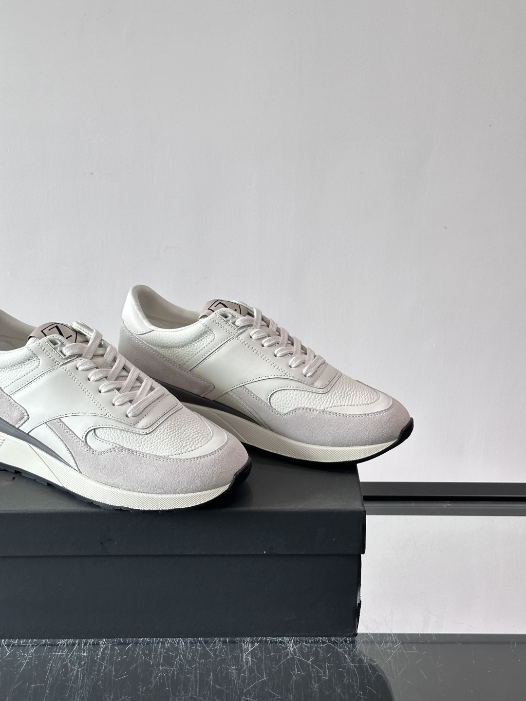 杰尼亚男士休闲鞋，牛皮➕麂皮拼接，麂皮质感超有质感！厚底设计增高又舒适，日常通勤、休闲都能轻松驾驭✨。系