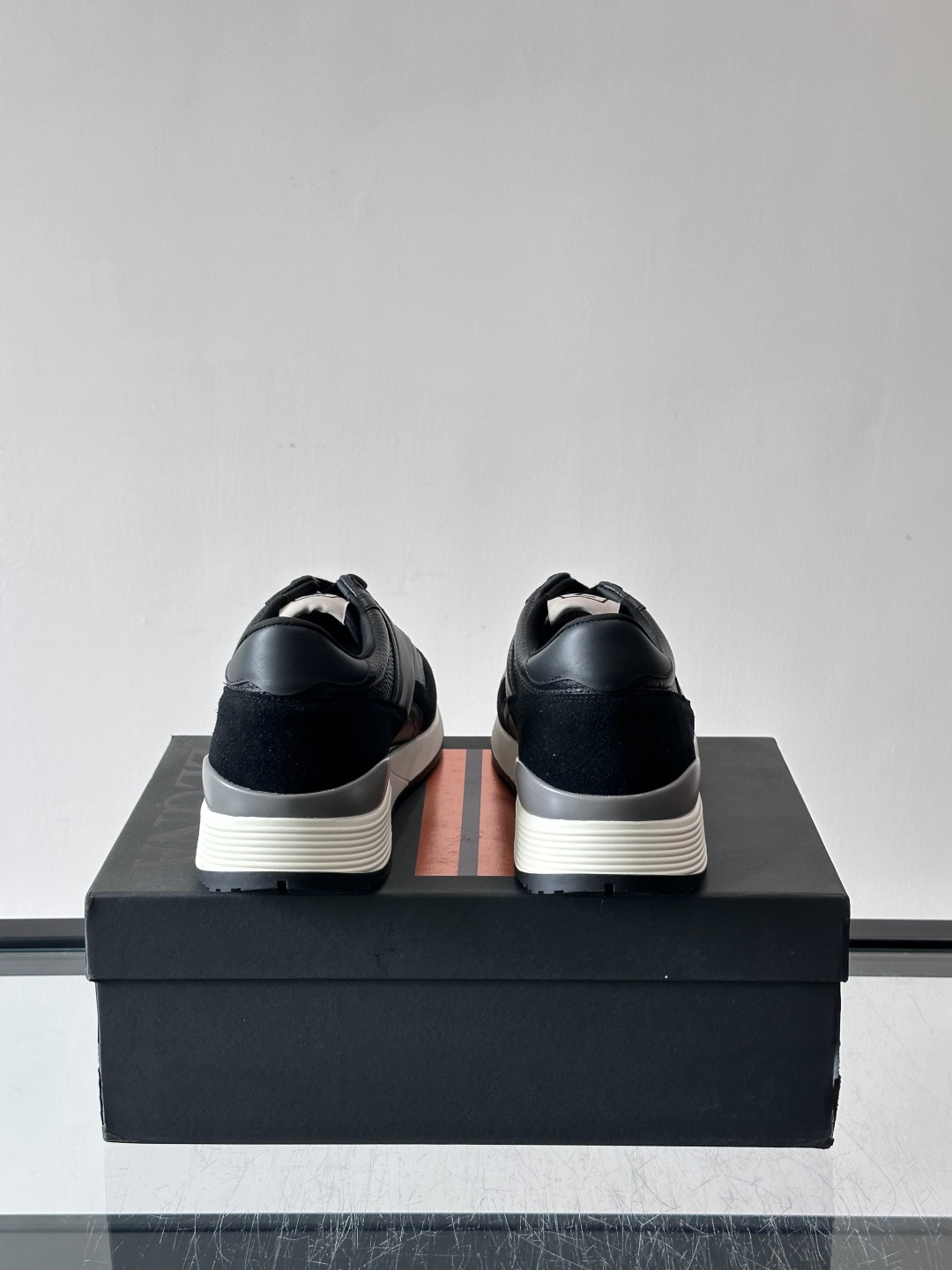 杰尼亚男士休闲鞋，牛皮➕麂皮拼接，麂皮质感超有质感！厚底设计增高又舒适，日常通勤、休闲都能轻松驾驭✨。系