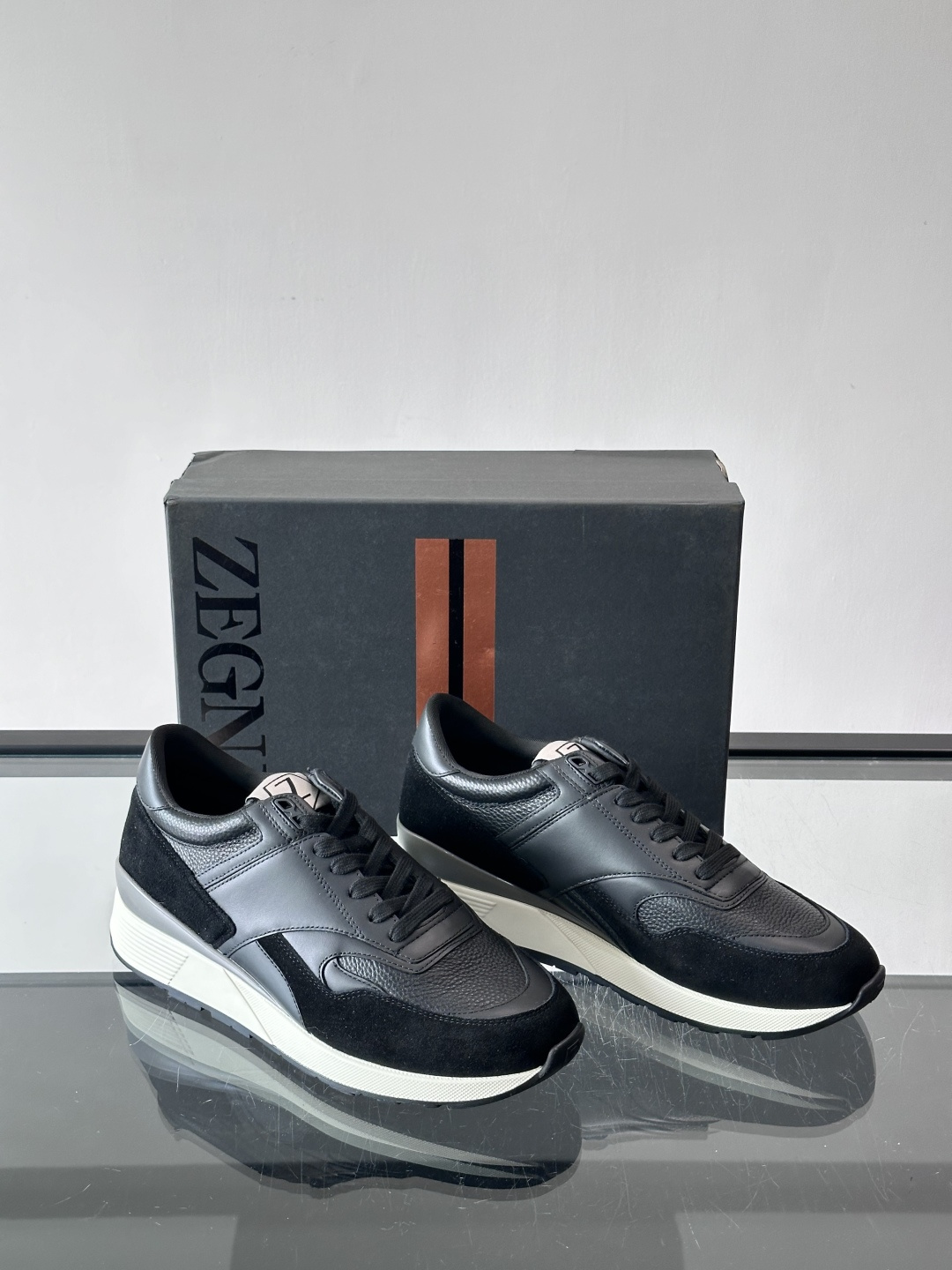 杰尼亚男士休闲鞋，牛皮➕麂皮拼接，麂皮质感超有质感！厚底设计增高又舒适，日常通勤、休闲都能轻松驾驭✨。系