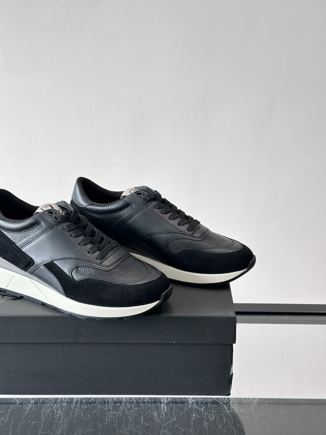 杰尼亚男士休闲鞋，牛皮➕麂皮拼接，麂皮质感超有质感！厚底设计增高又舒适，日常通勤、休闲都能轻松驾驭✨。系