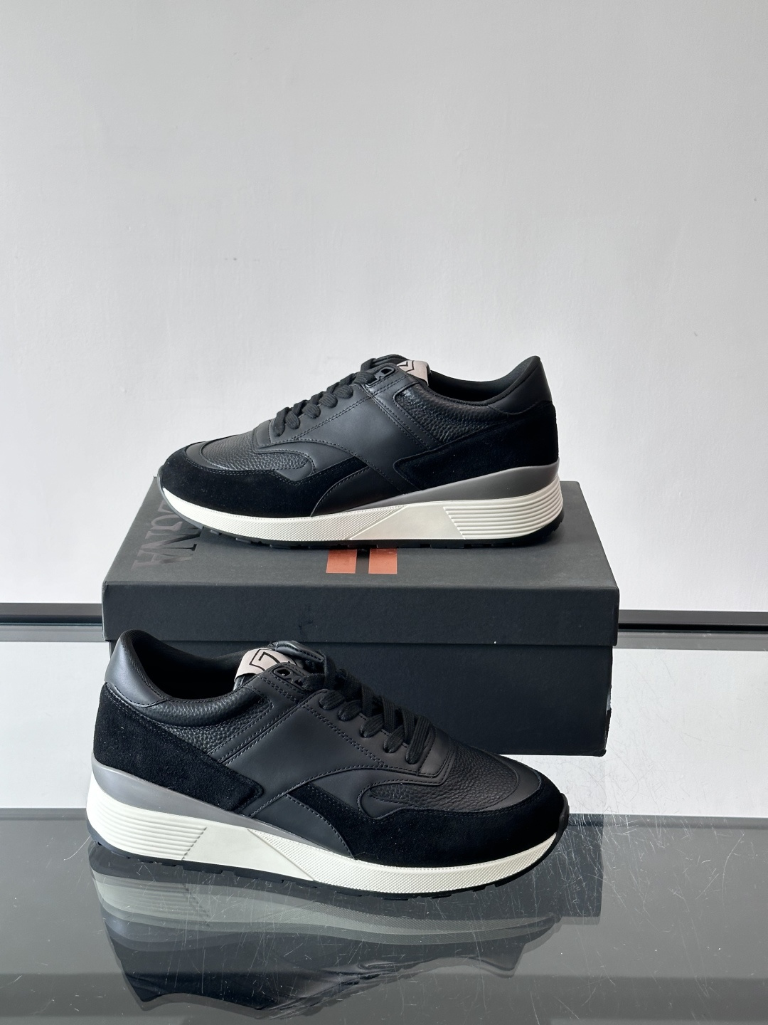 杰尼亚男士休闲鞋，牛皮➕麂皮拼接，麂皮质感超有质感！厚底设计增高又舒适，日常通勤、休闲都能轻松驾驭✨。系