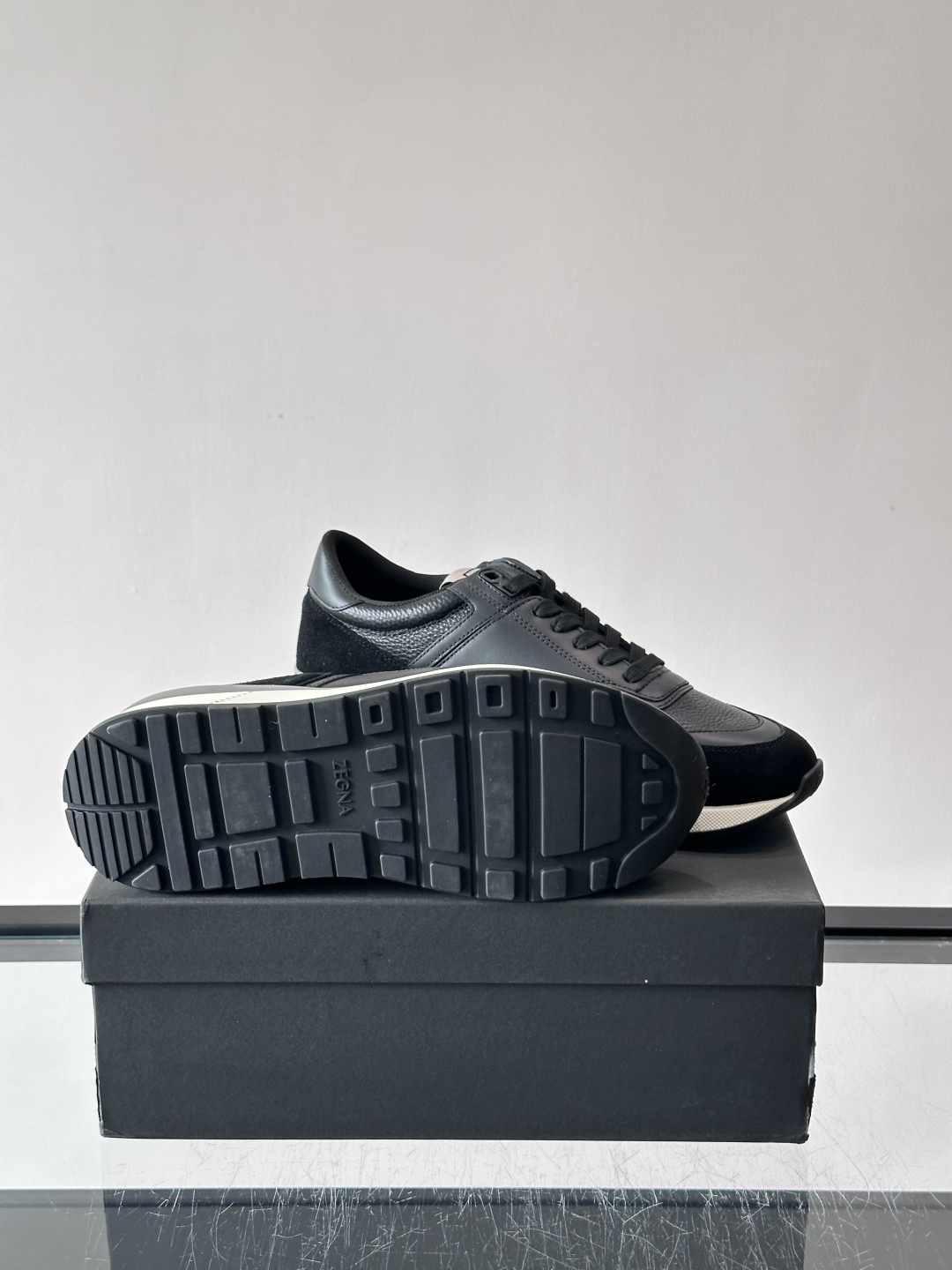 杰尼亚男士休闲鞋，牛皮➕麂皮拼接，麂皮质感超有质感！厚底设计增高又舒适，日常通勤、休闲都能轻松驾驭✨。系