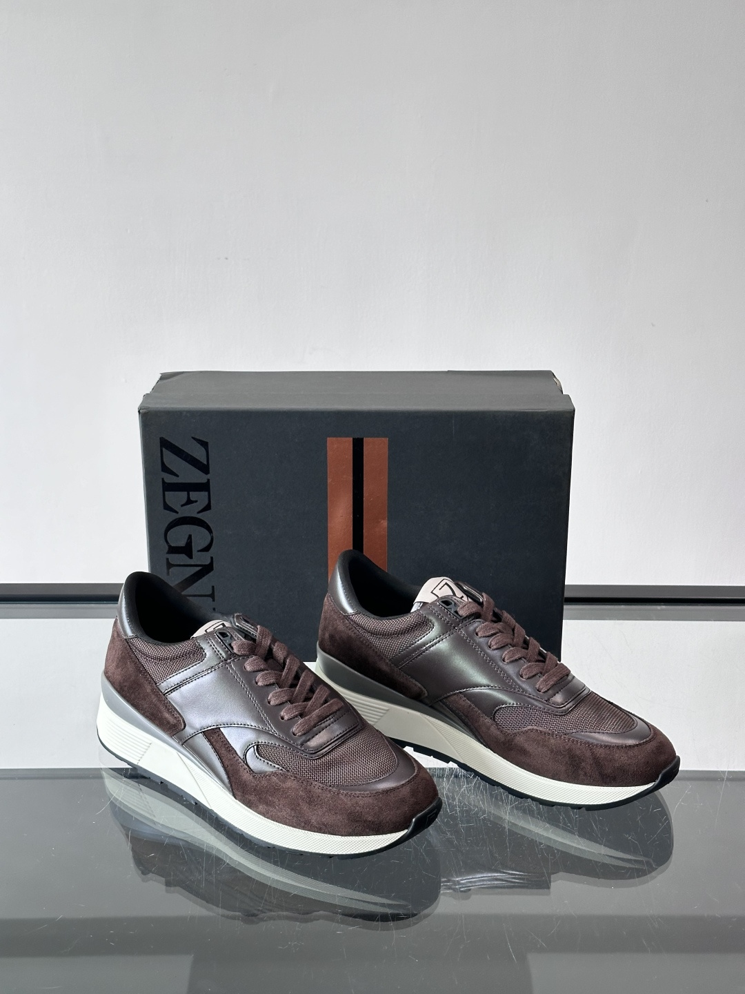 杰尼亚男士新款复古休闲鞋，牛皮➕透气网面拼接，麂皮质感超有层次感！厚底设计增高又舒适，日常通勤、休闲都O