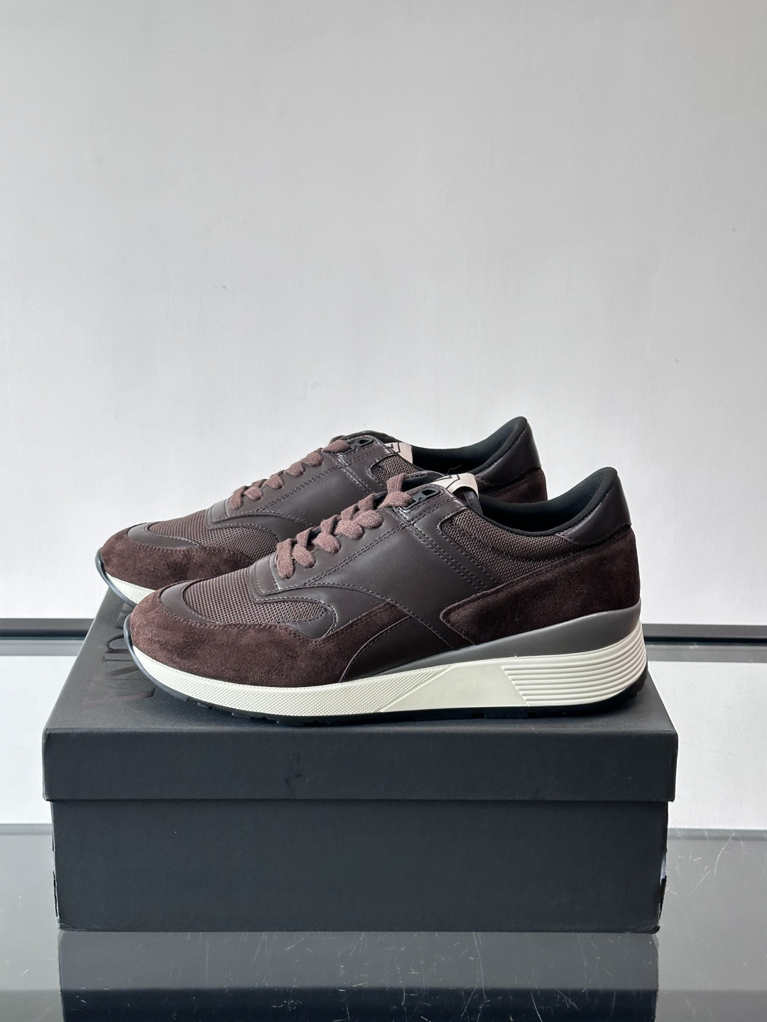 杰尼亚男士新款复古休闲鞋，牛皮➕透气网面拼接，麂皮质感超有层次感！厚底设计增高又舒适，日常通勤、休闲都O