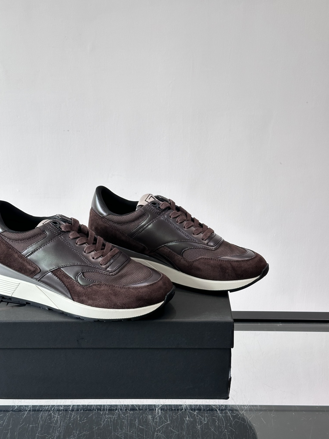 杰尼亚男士新款复古休闲鞋，牛皮➕透气网面拼接，麂皮质感超有层次感！厚底设计增高又舒适，日常通勤、休闲都O