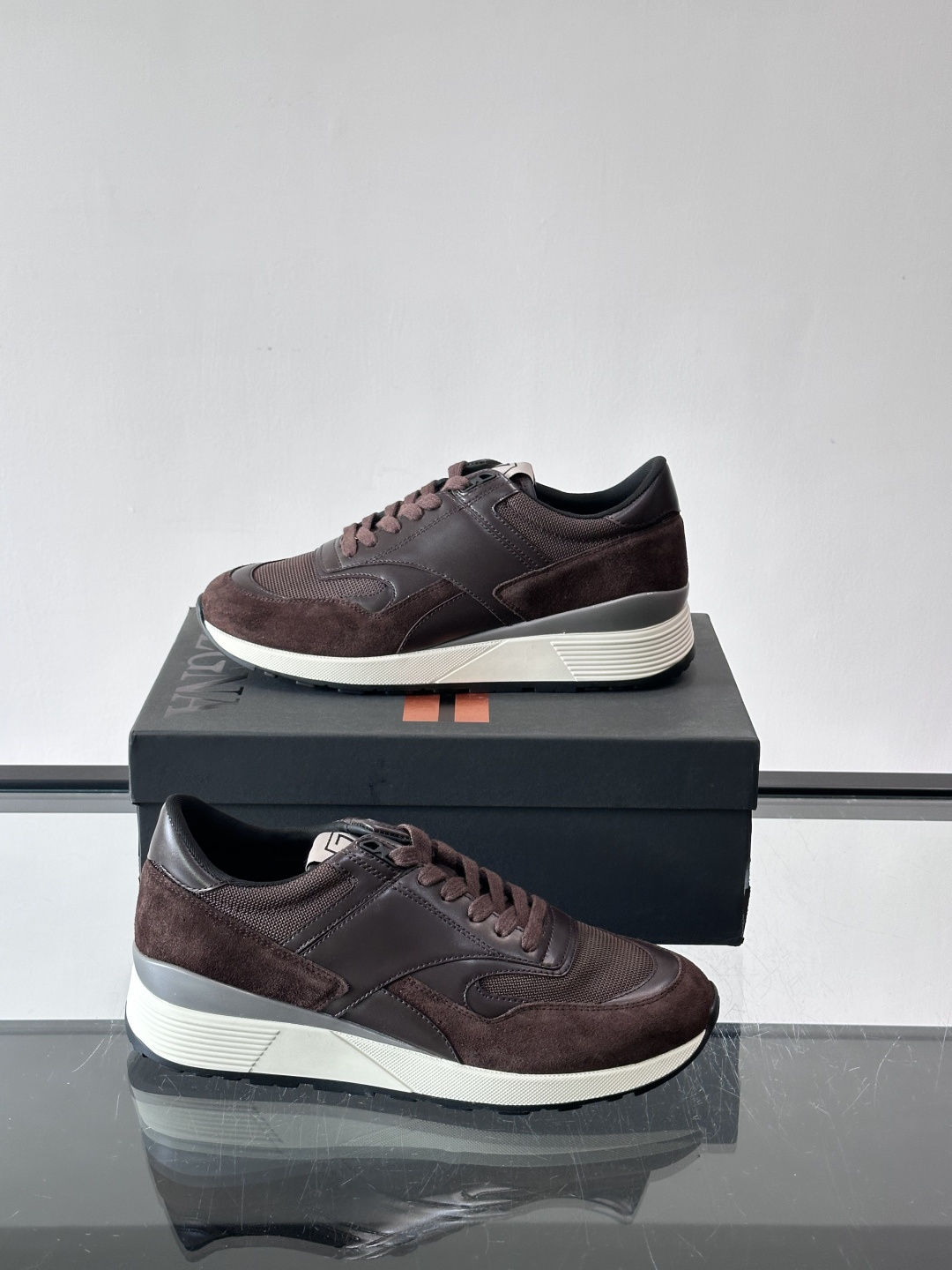 杰尼亚男士新款复古休闲鞋，牛皮➕透气网面拼接，麂皮质感超有层次感！厚底设计增高又舒适，日常通勤、休闲都O