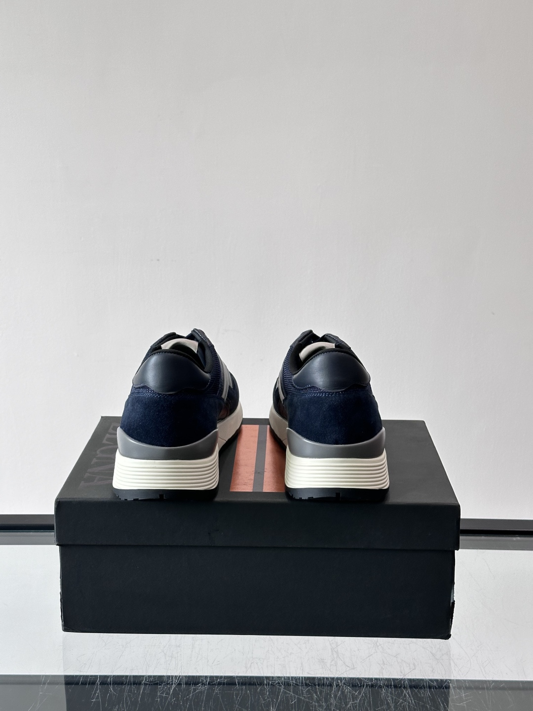 杰尼亚男士新款复古休闲鞋，牛皮➕透气网面拼接，麂皮质感超有层次感！厚底设计增高又舒适，日常通勤、休闲都O