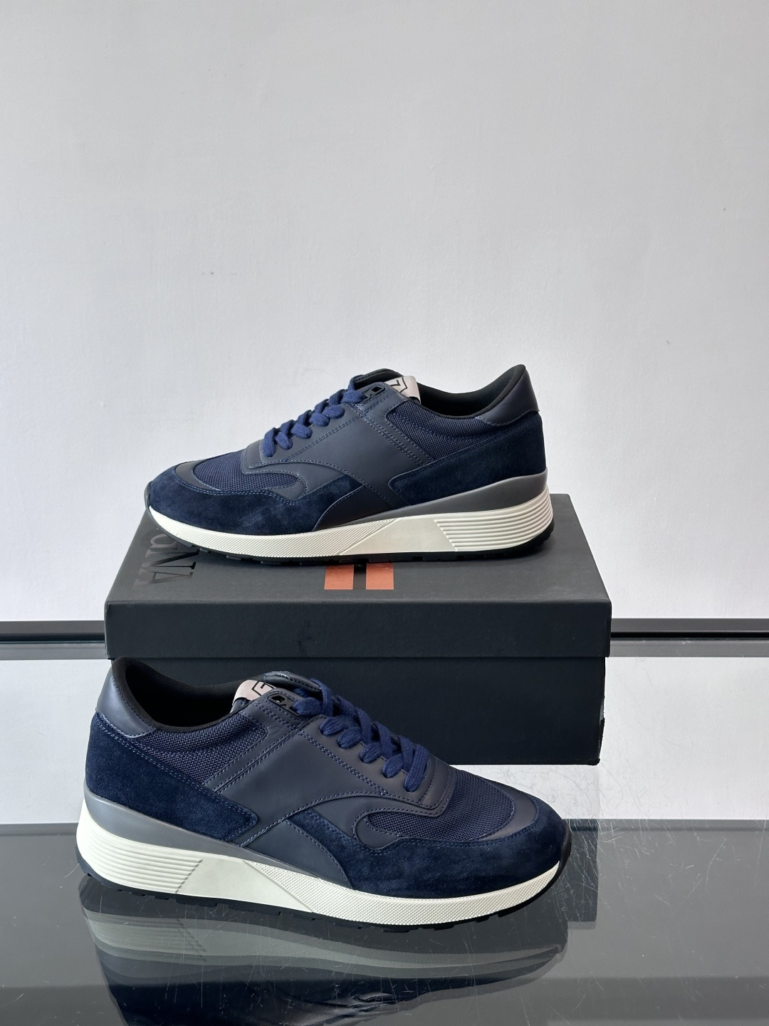 杰尼亚男士新款复古休闲鞋，牛皮➕透气网面拼接，麂皮质感超有层次感！厚底设计增高又舒适，日常通勤、休闲都O