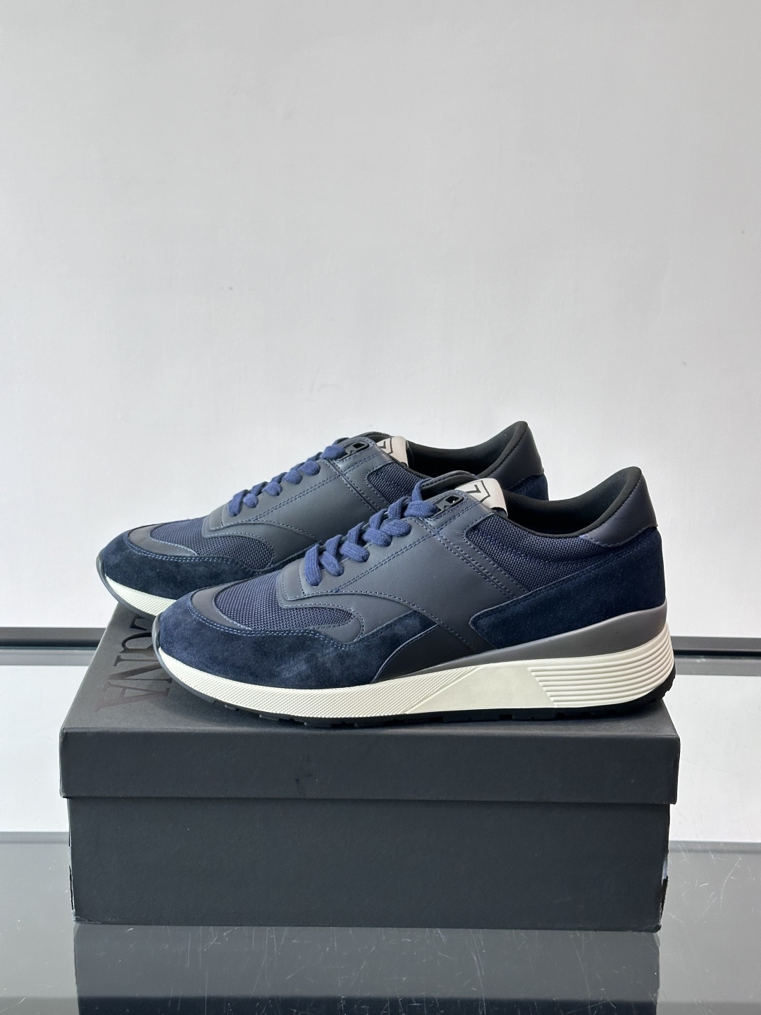 杰尼亚男士新款复古休闲鞋，牛皮➕透气网面拼接，麂皮质感超有层次感！厚底设计增高又舒适，日常通勤、休闲都O