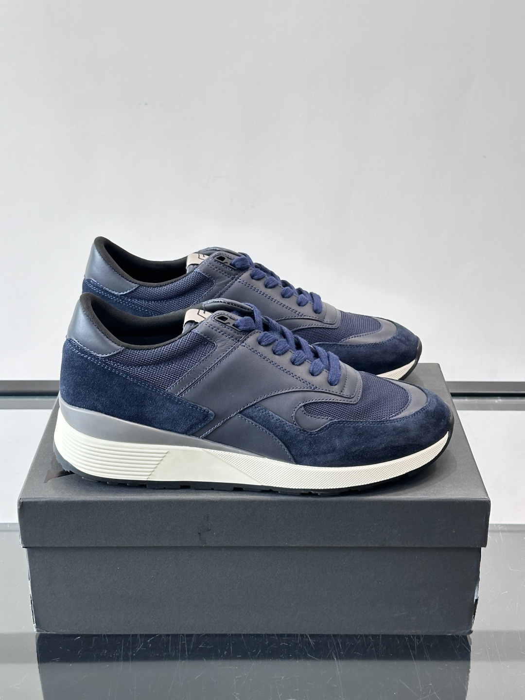 杰尼亚男士新款复古休闲鞋，牛皮➕透气网面拼接，麂皮质感超有层次感！厚底设计增高又舒适，日常通勤、休闲都O