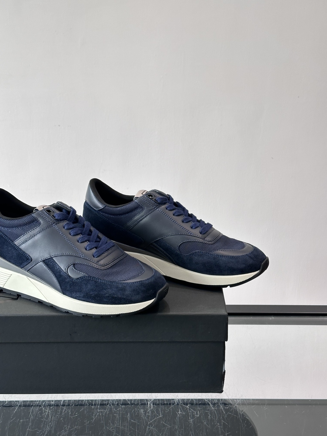 杰尼亚男士新款复古休闲鞋，牛皮➕透气网面拼接，麂皮质感超有层次感！厚底设计增高又舒适，日常通勤、休闲都O