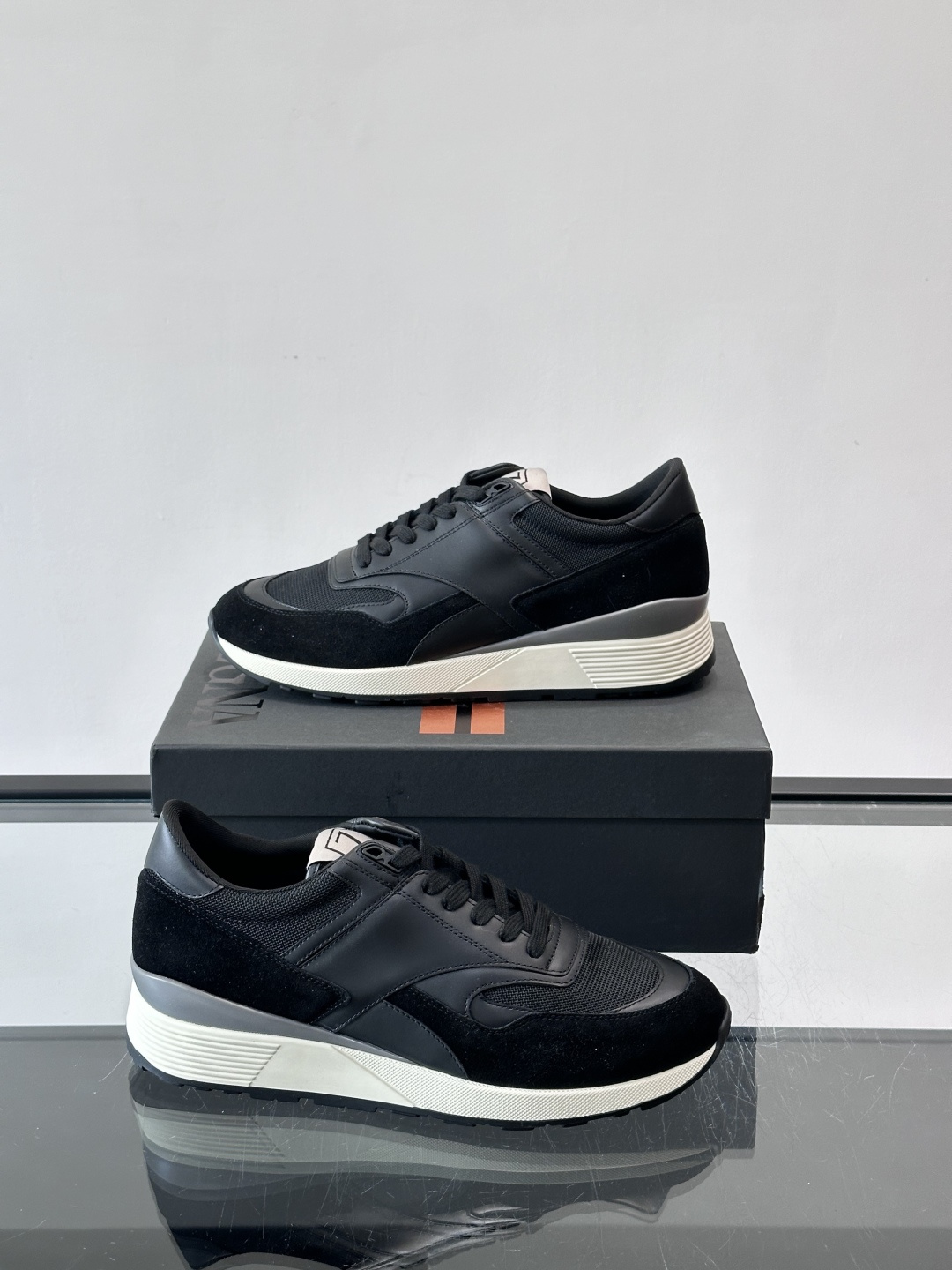 杰尼亚男士新款复古休闲鞋，牛皮➕透气网面拼接，麂皮质感超有层次感！厚底设计增高又舒适，日常通勤、休闲都O