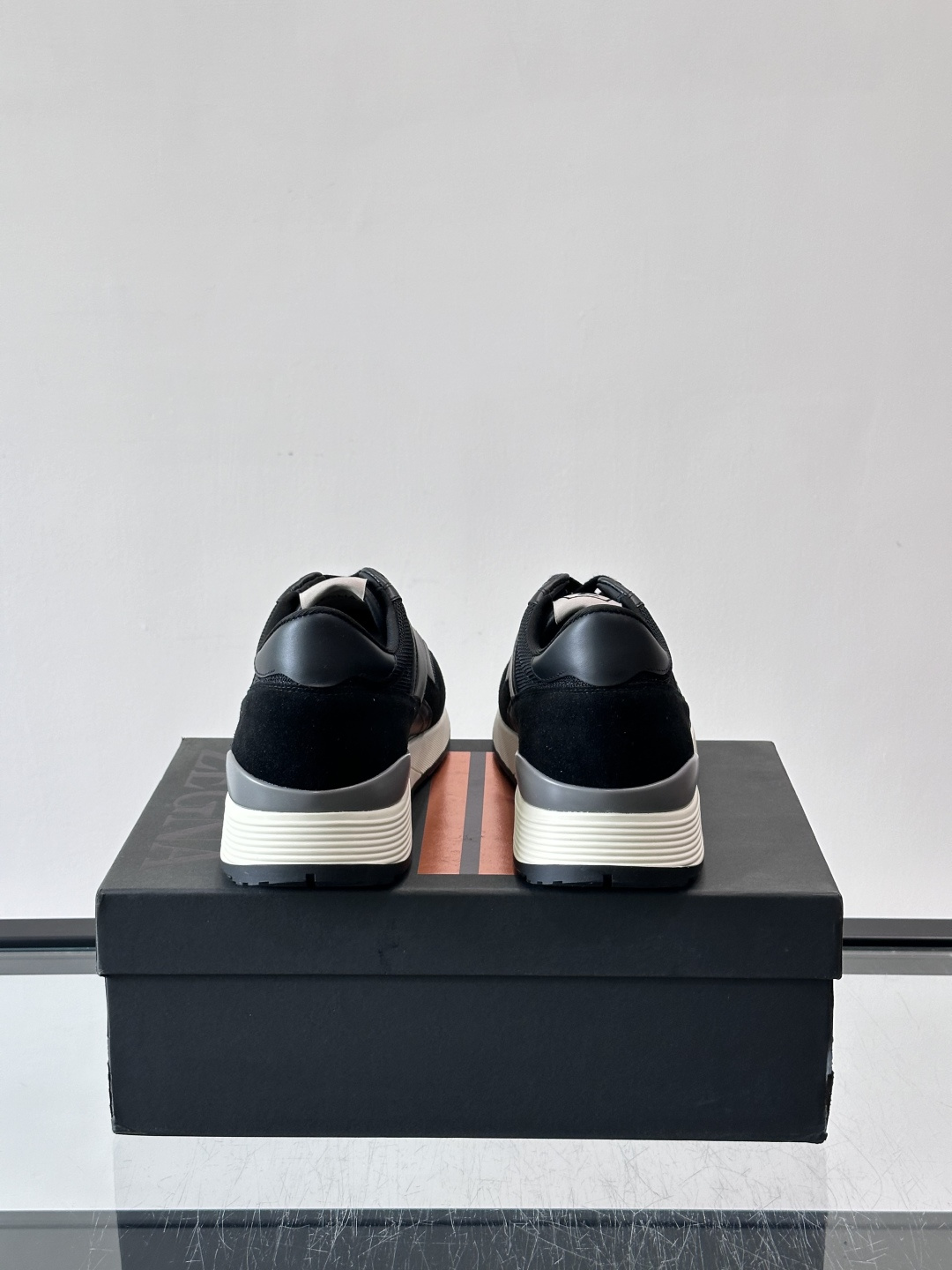 杰尼亚男士新款复古休闲鞋，牛皮➕透气网面拼接，麂皮质感超有层次感！厚底设计增高又舒适，日常通勤、休闲都O