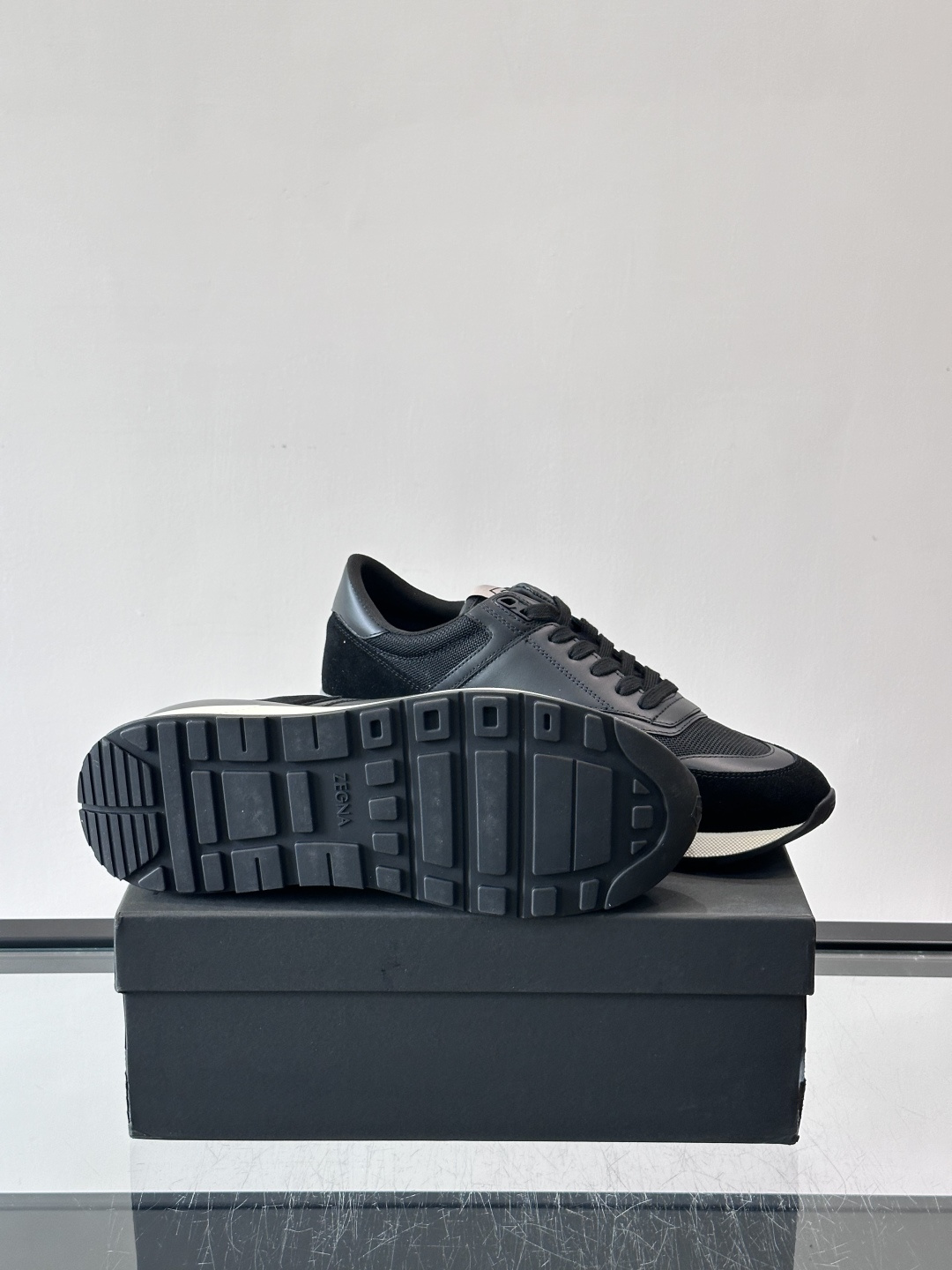 杰尼亚男士新款复古休闲鞋，牛皮➕透气网面拼接，麂皮质感超有层次感！厚底设计增高又舒适，日常通勤、休闲都O