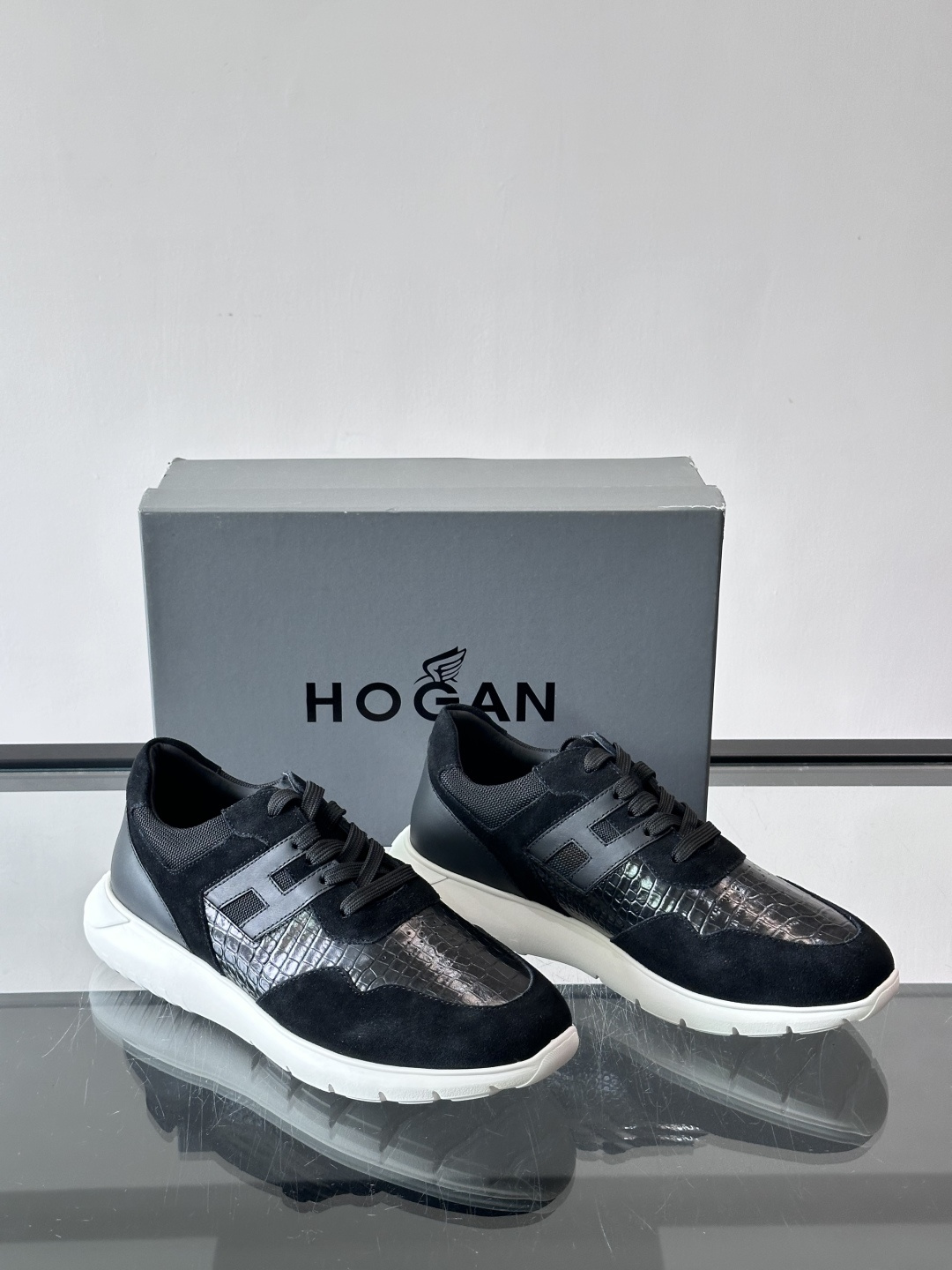 Hogan H345男士休闲运动鞋​​👟意大利奢侈品牌Hogan的H345棕色运动鞋，采用麂皮+蛇纹皮革