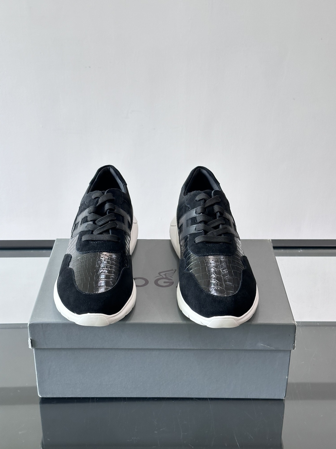 Hogan H345男士休闲运动鞋​​👟意大利奢侈品牌Hogan的H345棕色运动鞋，采用麂皮+蛇纹皮革