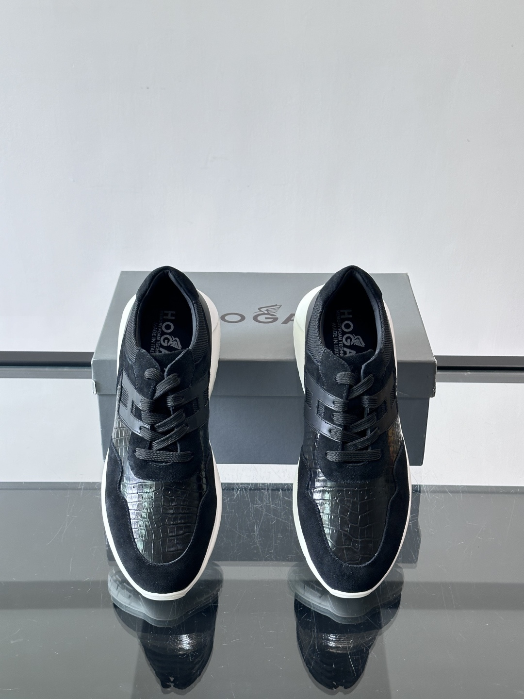 Hogan H345男士休闲运动鞋​​👟意大利奢侈品牌Hogan的H345棕色运动鞋，采用麂皮+蛇纹皮革