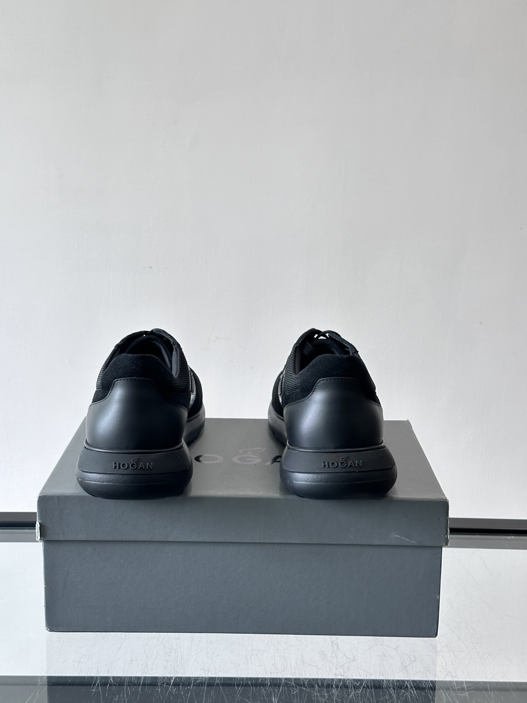 Hogan H345男士休闲运动鞋​​👟意大利奢侈品牌Hogan的H345棕色运动鞋，采用麂皮+蛇纹皮革