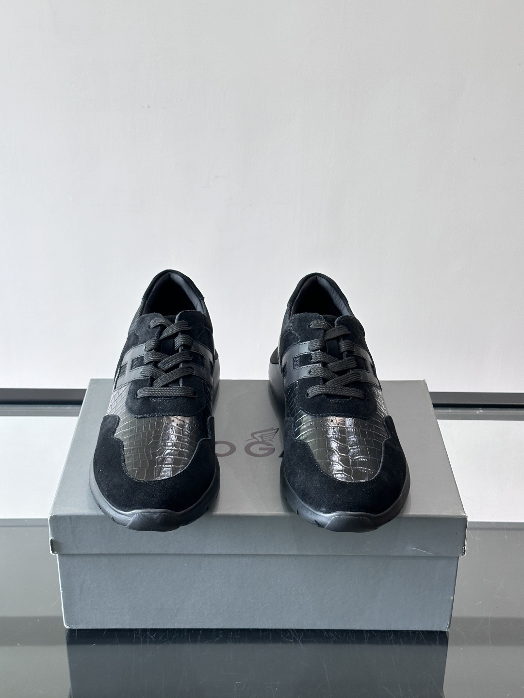 Hogan H345男士休闲运动鞋​​👟意大利奢侈品牌Hogan的H345棕色运动鞋，采用麂皮+蛇纹皮革