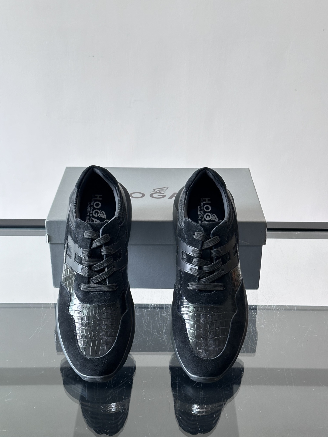 Hogan H345男士休闲运动鞋​​👟意大利奢侈品牌Hogan的H345棕色运动鞋，采用麂皮+蛇纹皮革