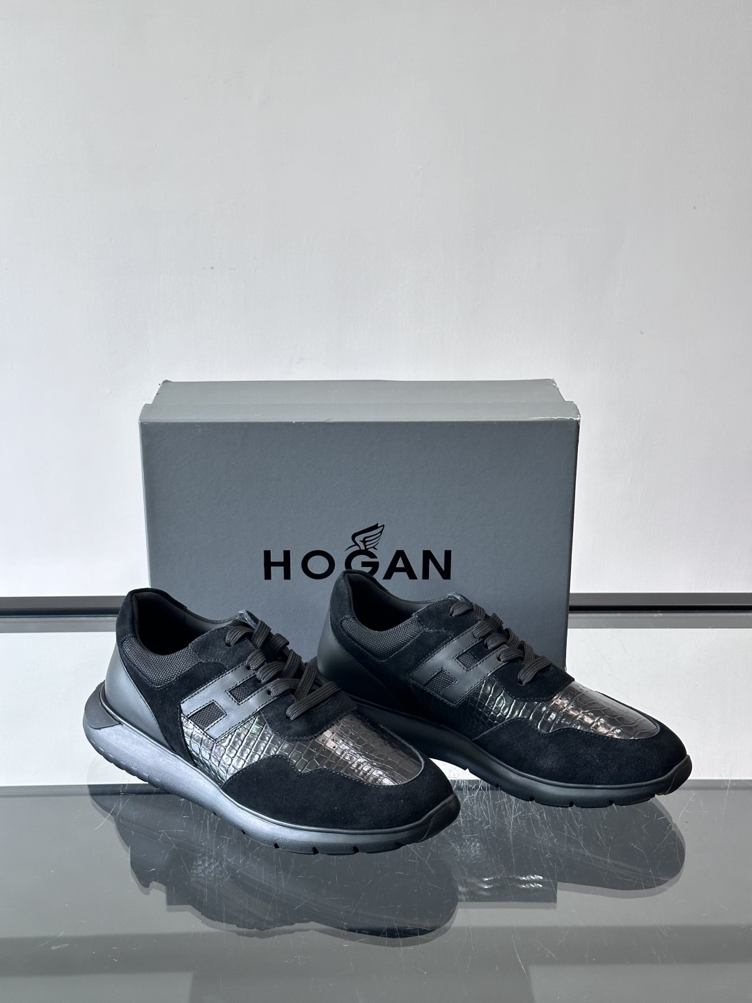 Hogan H345男士休闲运动鞋​​👟意大利奢侈品牌Hogan的H345棕色运动鞋，采用麂皮+蛇纹皮革