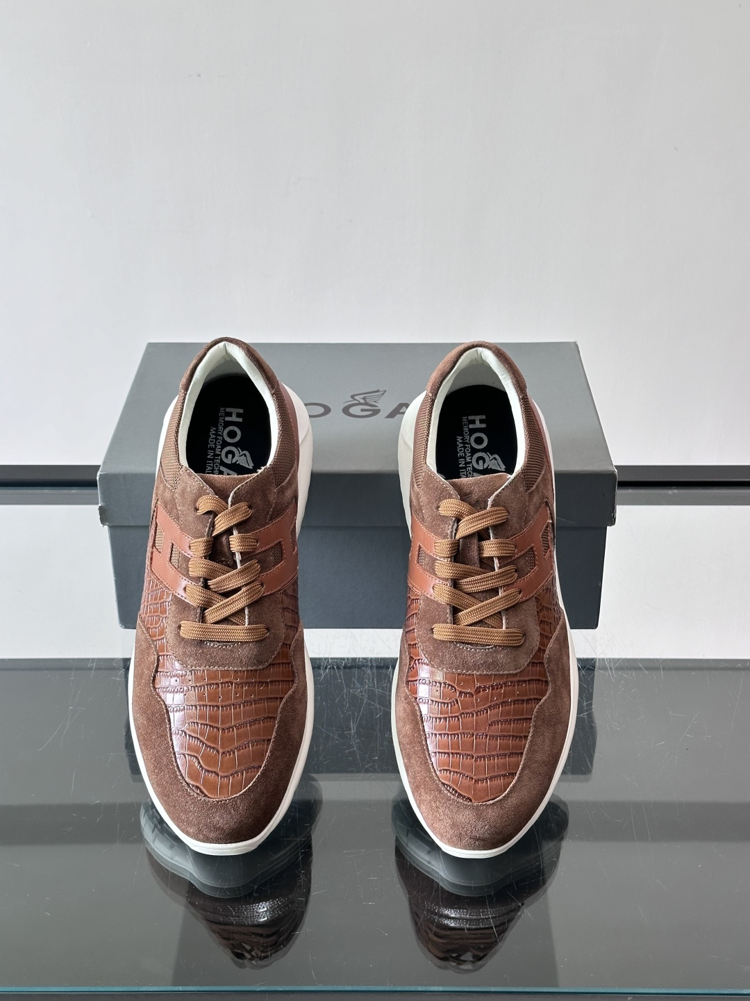 Hogan H345男士休闲运动鞋​​👟意大利奢侈品牌Hogan的H345棕色运动鞋，采用麂皮+蛇纹皮革