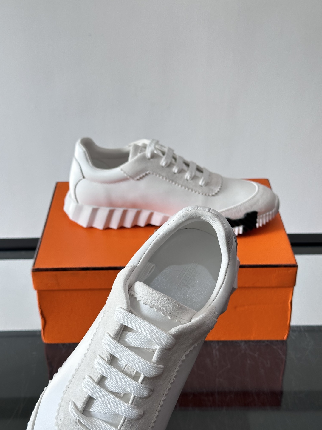 爱马仕Bouncing运动鞋爱马仕Bouncing运动鞋，标志性“大H