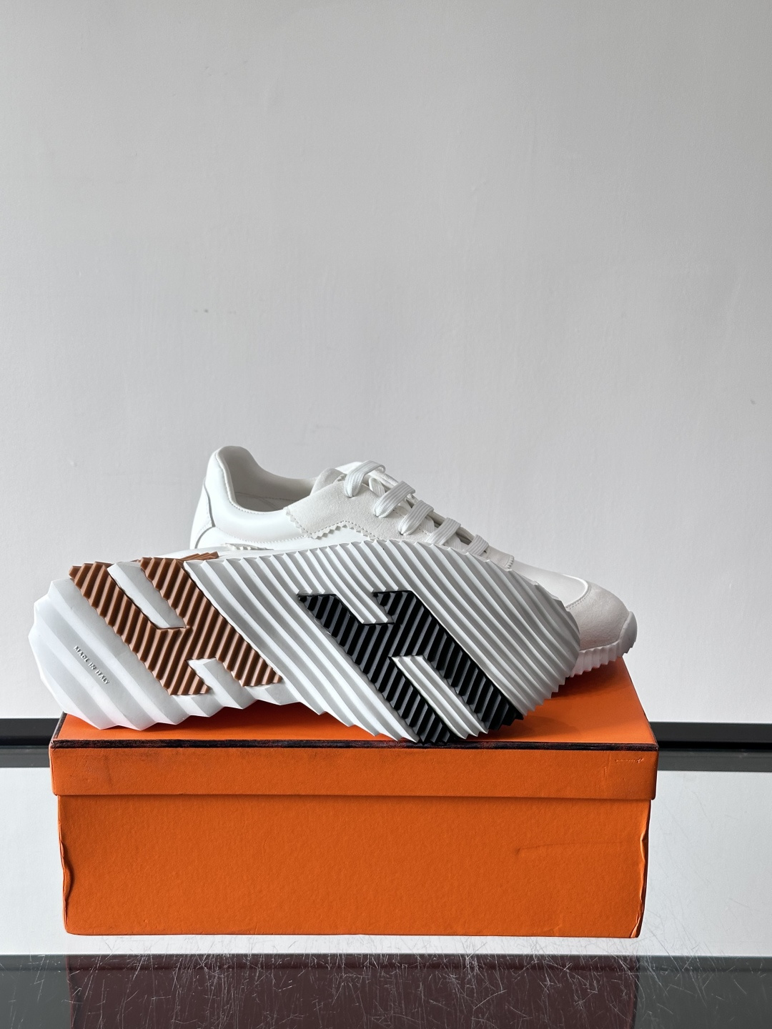 爱马仕Bouncing运动鞋爱马仕Bouncing运动鞋，标志性“大H