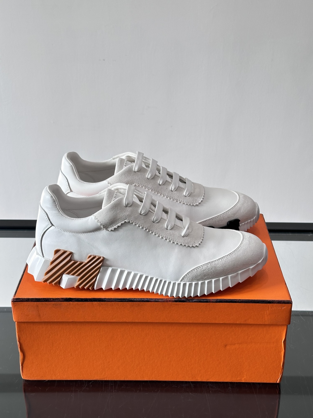 爱马仕Bouncing运动鞋爱马仕Bouncing运动鞋，标志性“大H