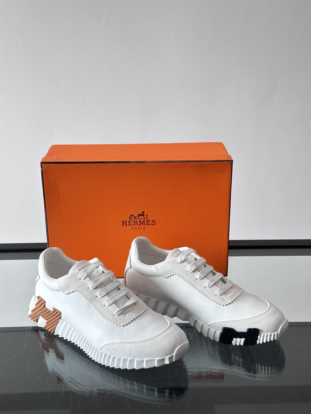 爱马仕Bouncing运动鞋爱马仕Bouncing运动鞋，标志性“大H