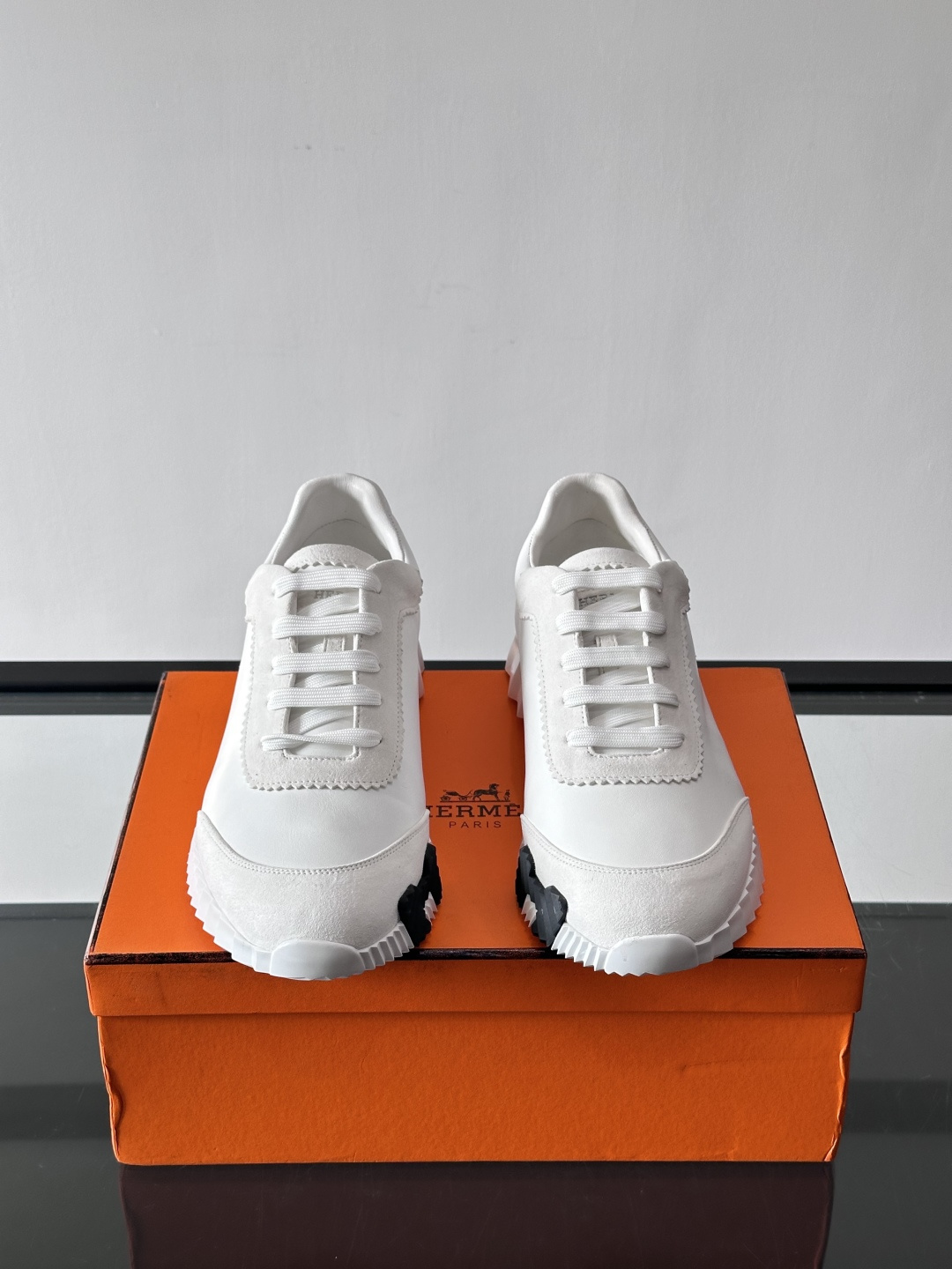 爱马仕Bouncing运动鞋爱马仕Bouncing运动鞋，标志性“大H