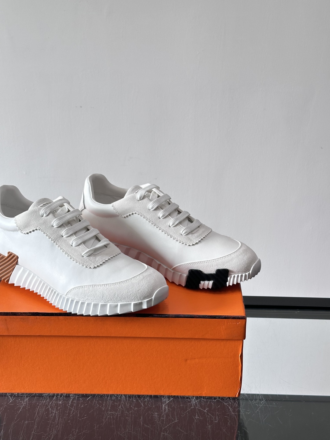 爱马仕Bouncing运动鞋爱马仕Bouncing运动鞋，标志性“大H