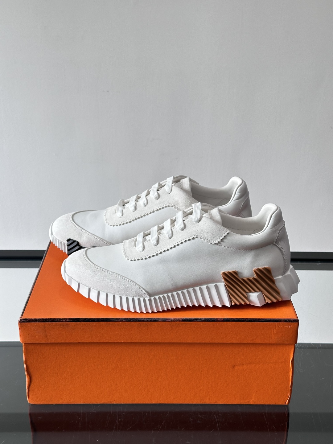 爱马仕Bouncing运动鞋爱马仕Bouncing运动鞋，标志性“大H