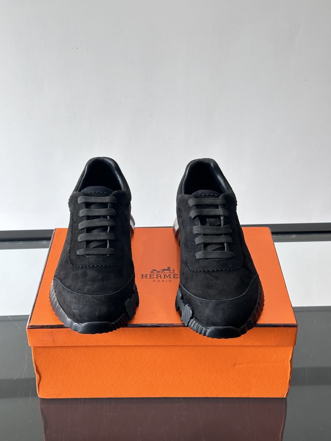 爱马仕Bouncing运动鞋爱马仕Bouncing运动鞋，标志性“大H