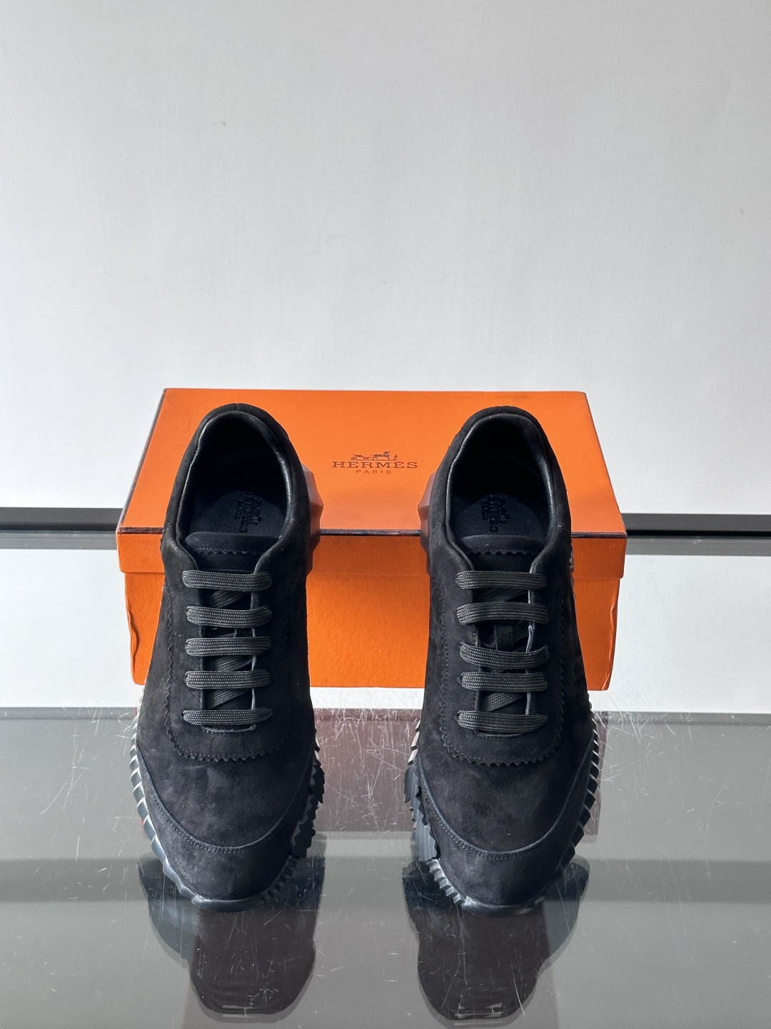 爱马仕Bouncing运动鞋爱马仕Bouncing运动鞋，标志性“大H