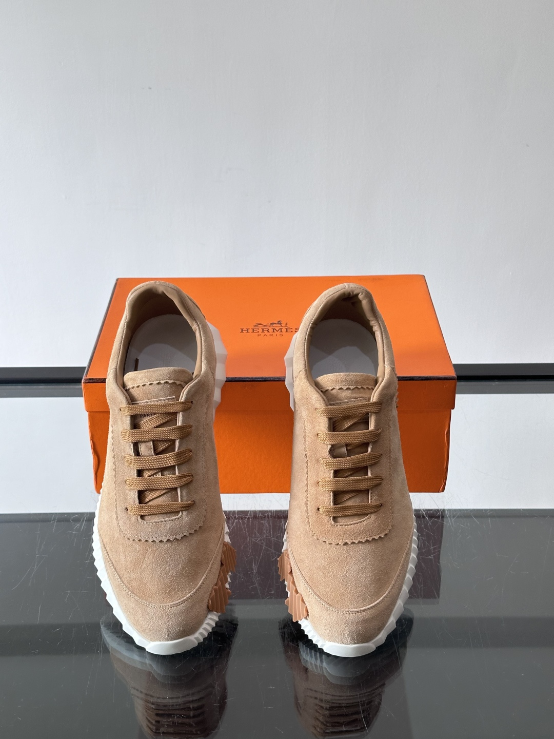 爱马仕Bouncing运动鞋爱马仕Bouncing运动鞋，标志性“大H