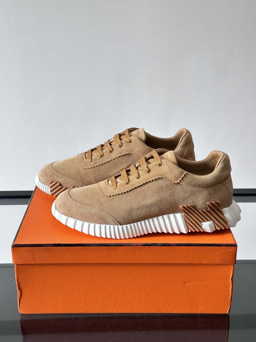 爱马仕Bouncing运动鞋爱马仕Bouncing运动鞋，标志性“大H