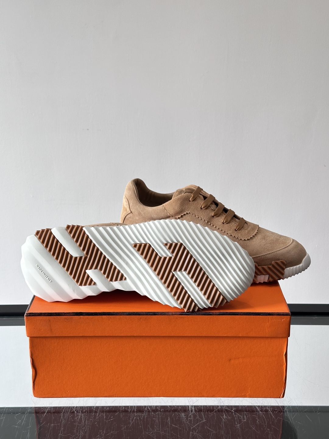 爱马仕Bouncing运动鞋爱马仕Bouncing运动鞋，标志性“大H