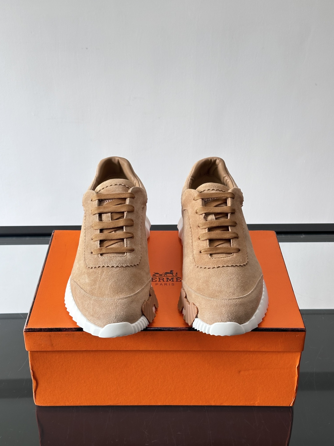 爱马仕Bouncing运动鞋爱马仕Bouncing运动鞋，标志性“大H