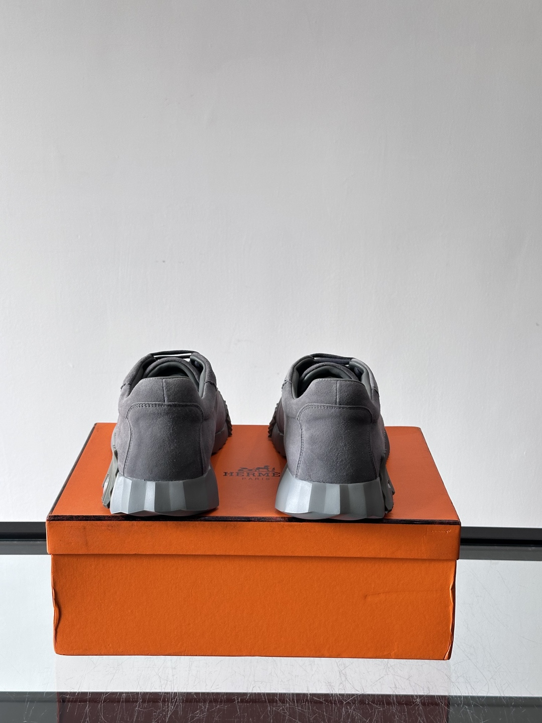 爱马仕Bouncing运动鞋爱马仕Bouncing运动鞋，标志性“大H