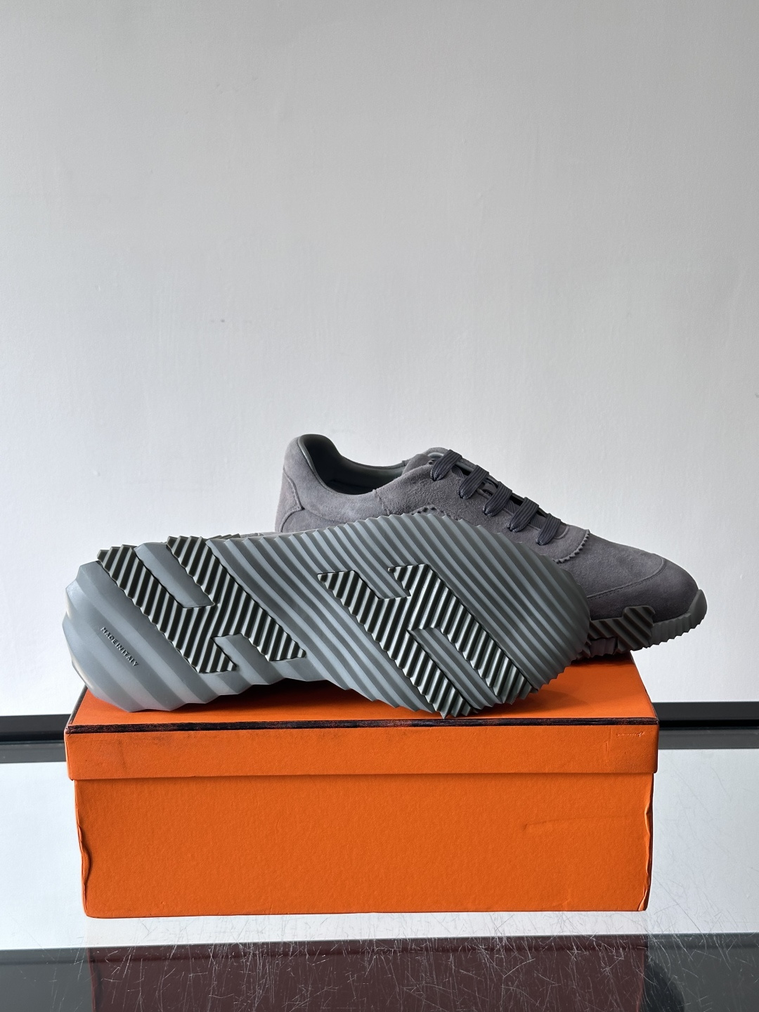 爱马仕Bouncing运动鞋爱马仕Bouncing运动鞋，标志性“大H