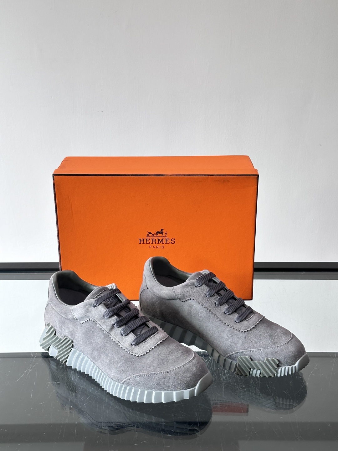 爱马仕Bouncing运动鞋爱马仕Bouncing运动鞋，标志性“大H