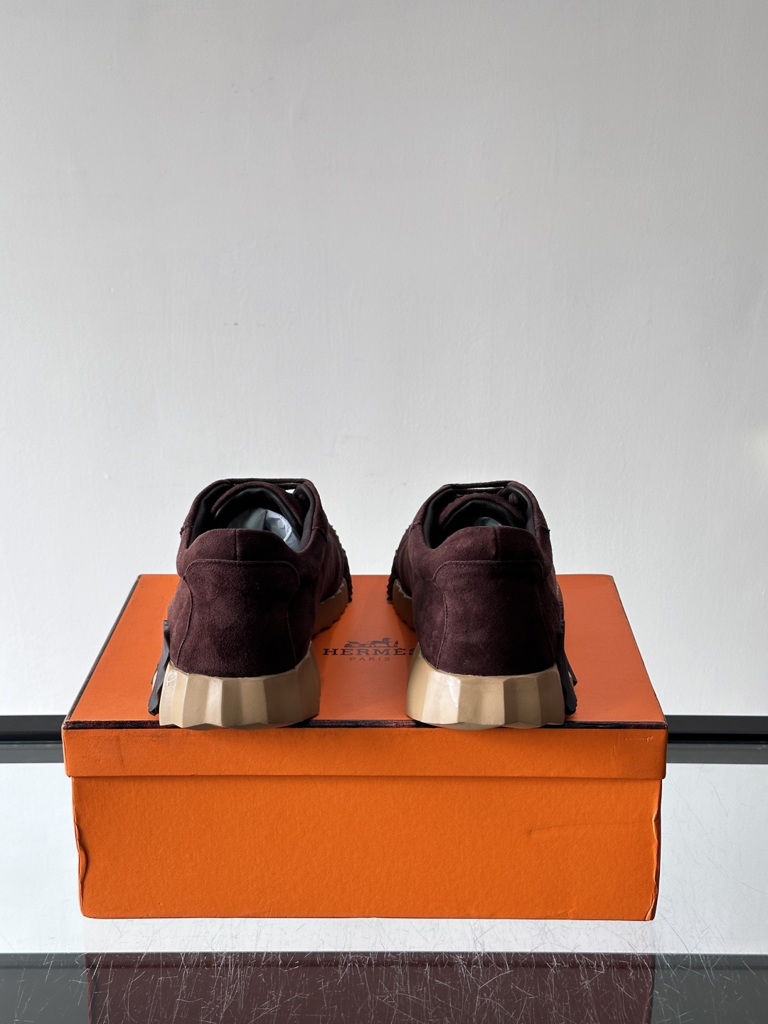 爱马仕Bouncing运动鞋爱马仕Bouncing运动鞋，标志性“大H