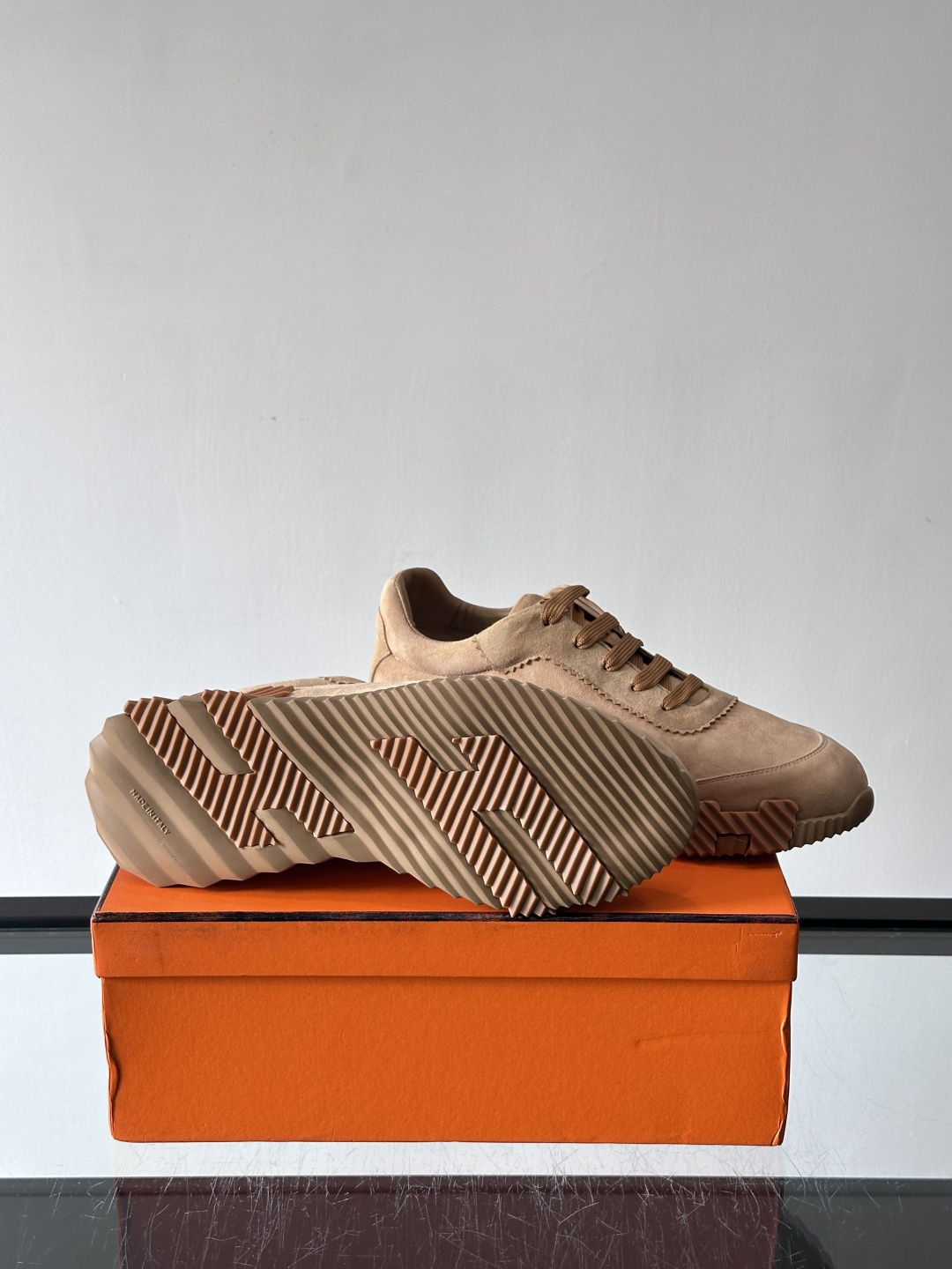 爱马仕Bouncing运动鞋爱马仕Bouncing运动鞋，标志性“大H