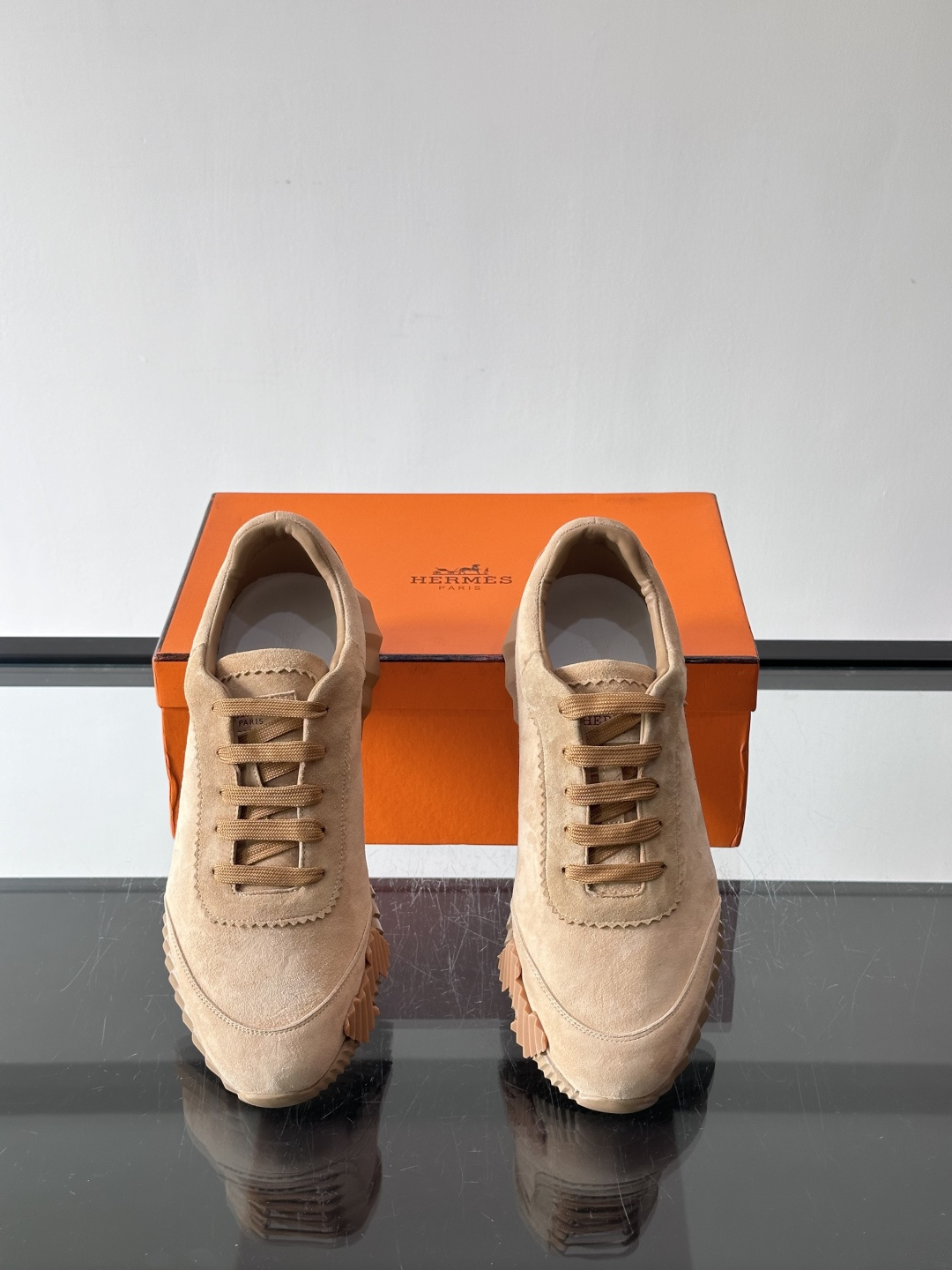 爱马仕Bouncing运动鞋爱马仕Bouncing运动鞋，标志性“大H