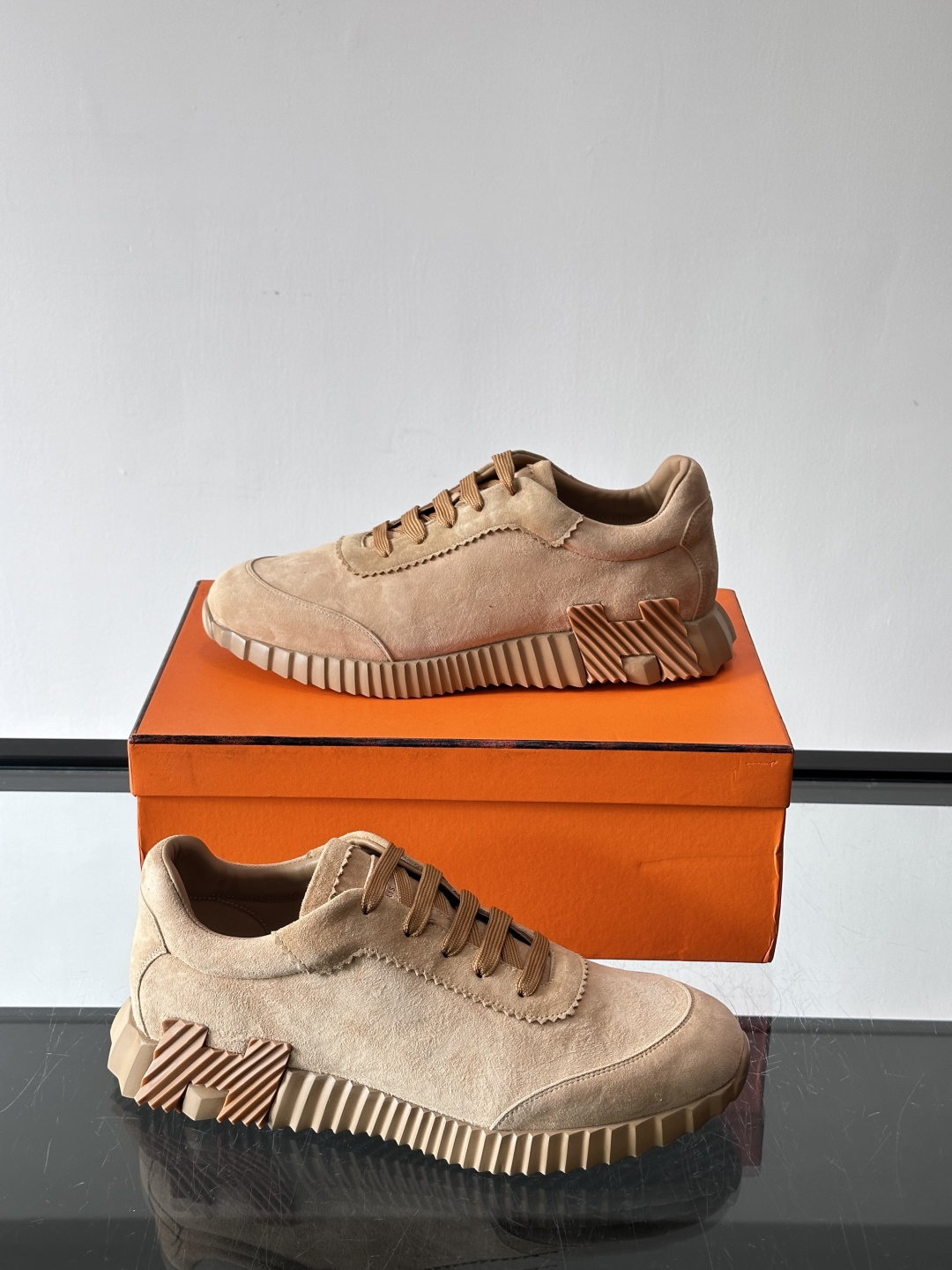 爱马仕Bouncing运动鞋爱马仕Bouncing运动鞋，标志性“大H