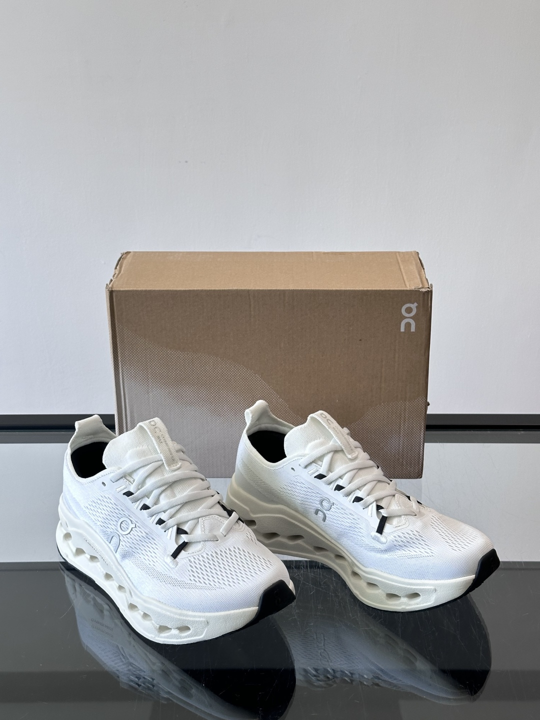 On昂跑 Cloud 6运动鞋情侣款👫​​👟瑞士品牌On昂跑Cloud 6，主打轻量舒适，鞋面多孔网布超